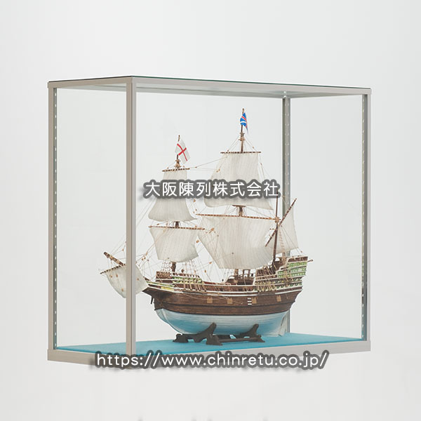 帆船ケースとしてのアルミ枠ガラスショーケースの製作実例