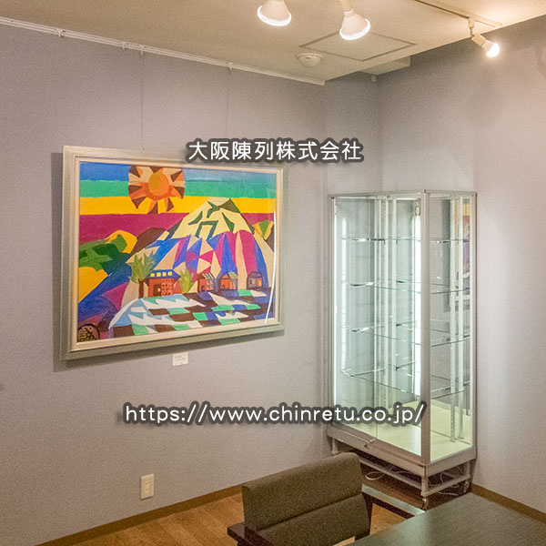 画家／前田誠氏のギャラリー展示用ガラスショーケース