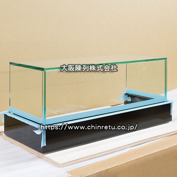 日本刀展示用／引き出し式ガラスショーケース（小）を製作中