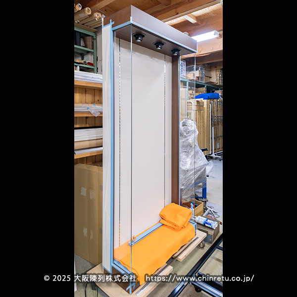 �����\LED�_�E�����C�g�t���R���N�V�����P�[�X�^���쒆�̎ʐ^