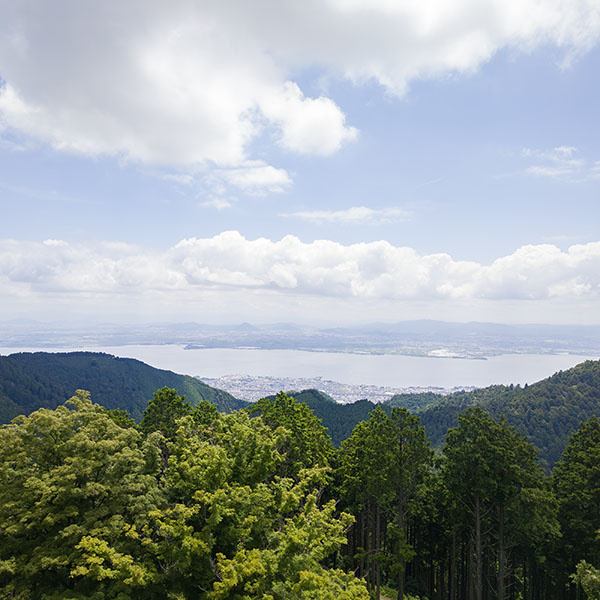 ��b�R�̎R���t�߂��猩�����i��