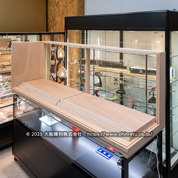 �H�i�W���̔��p��^���K���X�V���[�P�[�X�^���쒆�̎ʐ^