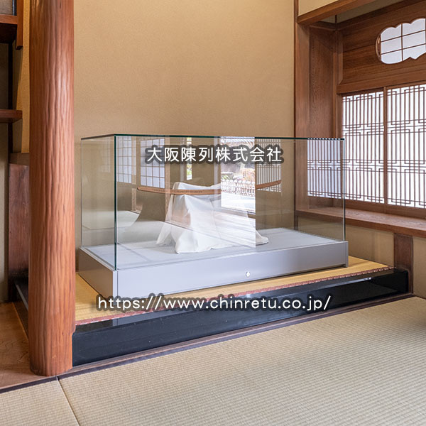 �����ٗl���^���{���W���p�K���X�P�[�X�i�����P�[�X�j�̔[�i����