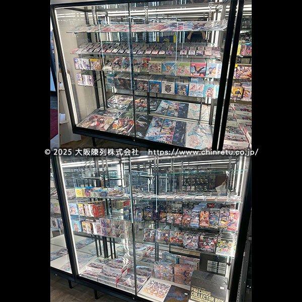 �g���[�f�B���O�J�[�h�V���b�v�l���^�g���J�P�[�X�̔[�i�����ʐ^