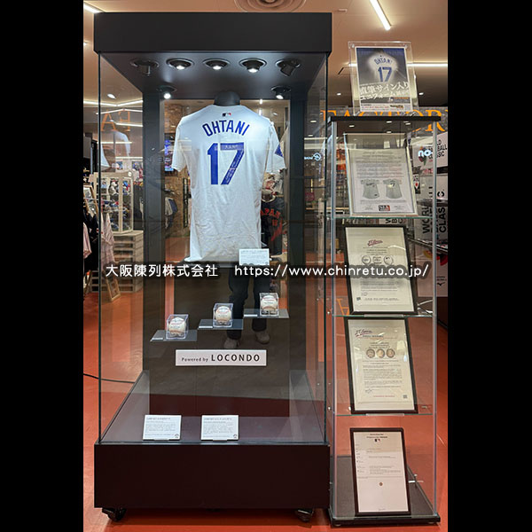 大谷翔平選手のサイン入りユニフォーム展示用ショーケース
