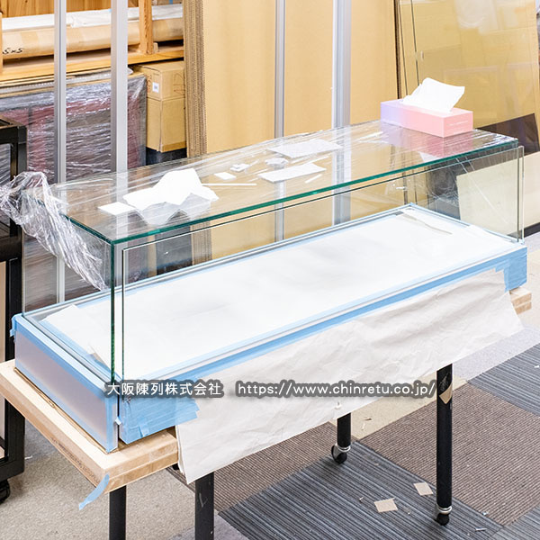 「日本刀展示用／引き出し式大型ショーケース」の製作が進行中