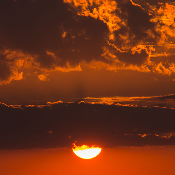 「夕陽ヶ丘」付近から見た夕陽