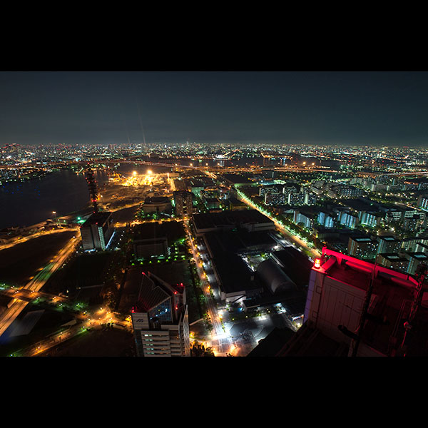 WTCの展望スペースから大阪市内方面の夜景