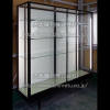 メーカー様の製品サンプルケースとしての「アルミ枠ガラスショーケースのカスタマイズ品」の製作販売実例です。