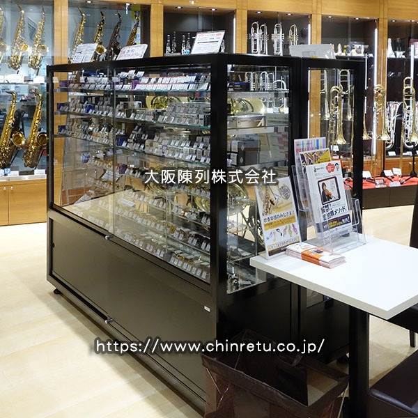 楽器店様分／アルミ枠ガラスショーケースの納品完了写真（1）